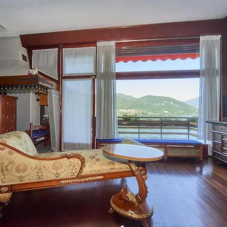 Vila Meridiana-luxury Lakeside Oasis On