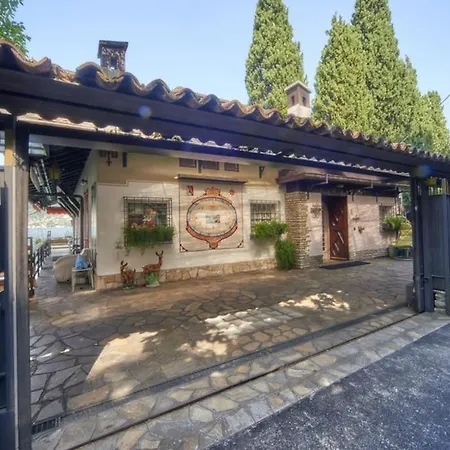 Meridiana-luxury Lakeside Oasis On Vila